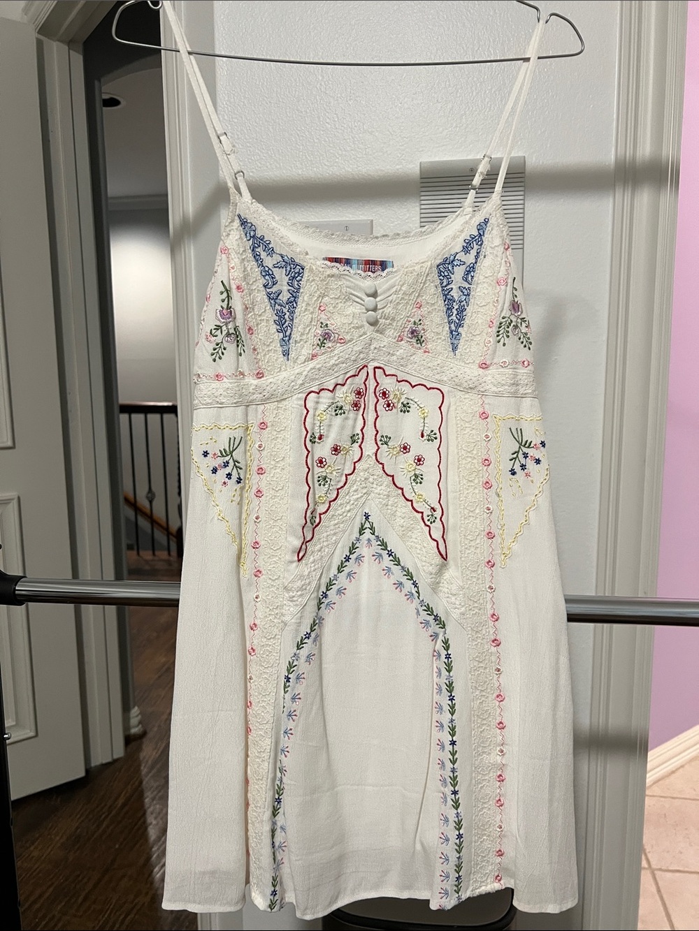 Urban Outfitters White Embroidered Summer Dress with Floral Motifs size xs